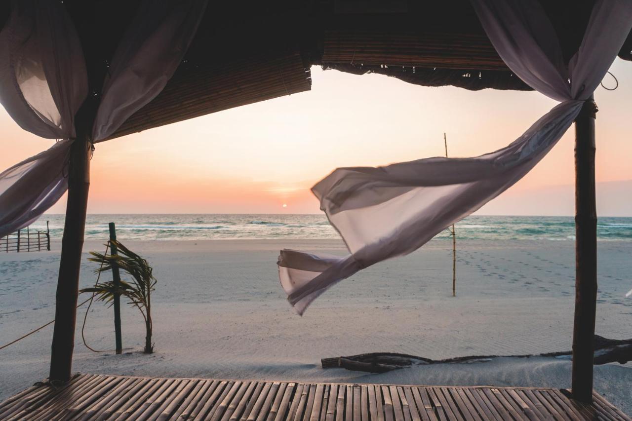 Club Monet Beachfront Resort By Cocotel Cabangan Dış mekan fotoğraf