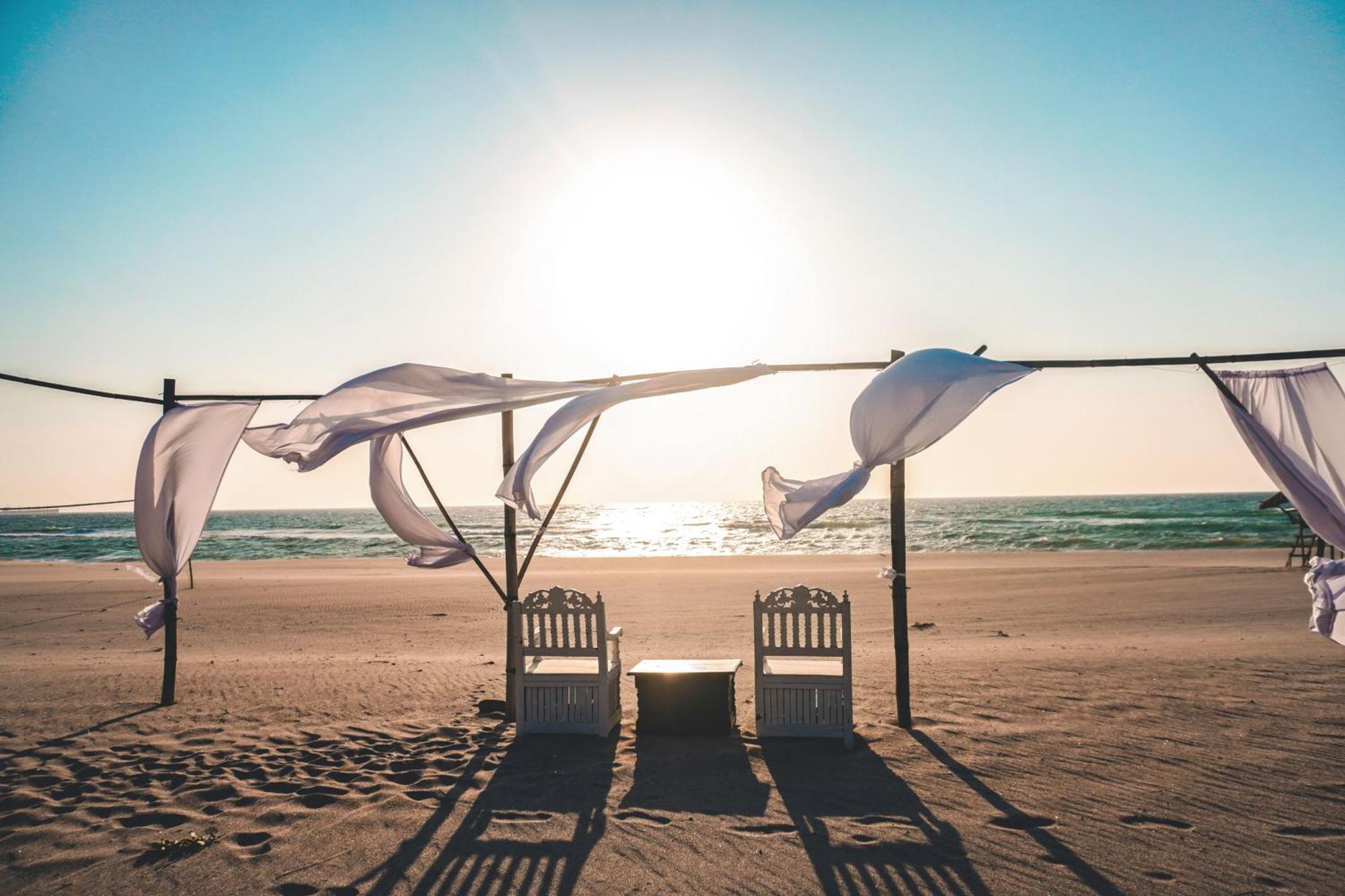 Club Monet Beachfront Resort By Cocotel Cabangan Dış mekan fotoğraf