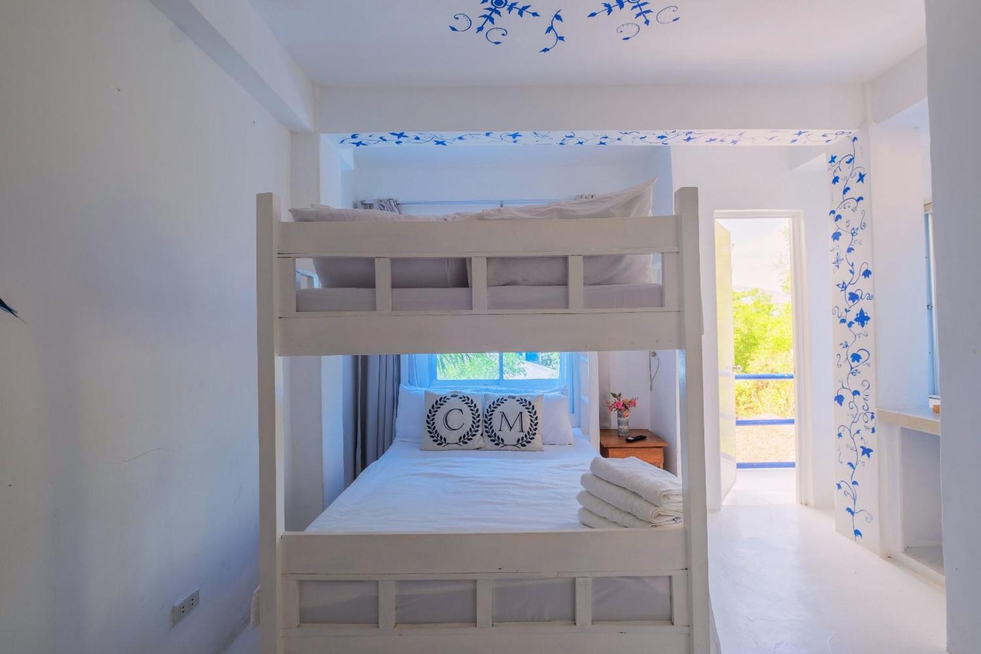 Club Monet Beachfront Resort By Cocotel Cabangan Oda fotoğraf