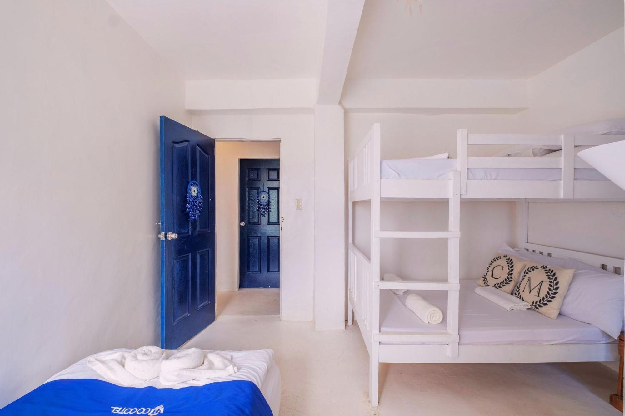 Club Monet Beachfront Resort By Cocotel Cabangan Oda fotoğraf